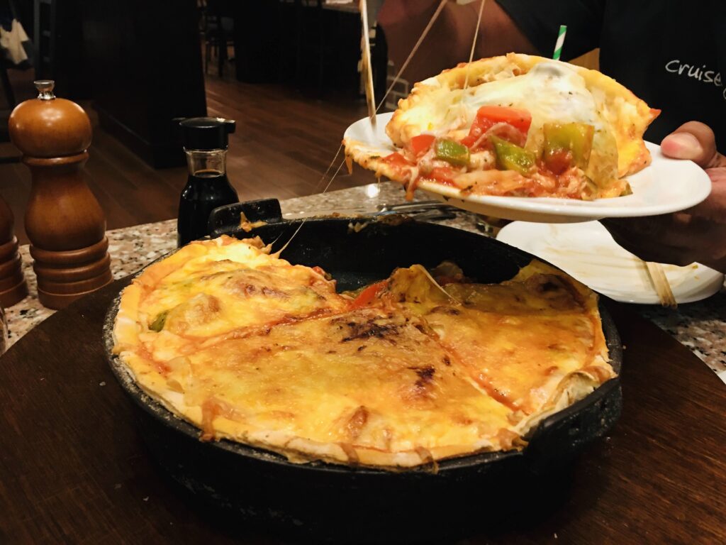 パラオのレッドルースターカフェのシカゴピザ